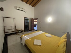 Chambre Deluxe Double ou avec lits jumeaux | Draps en coton égyptien, literie de qualité supérieure, bureau