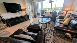TV - Escape to your poolside penthouse! (Bonita Springs)