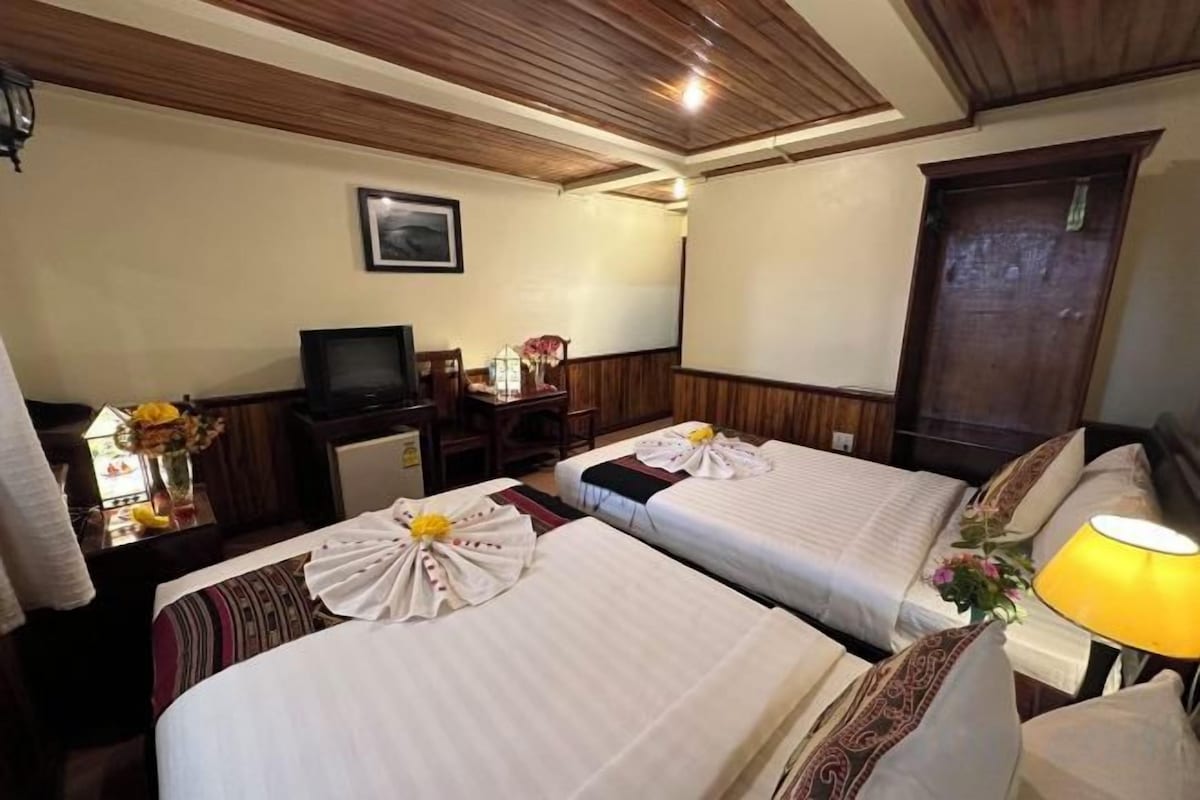 Premium bedding, Select Comfort beds, minibar, desk