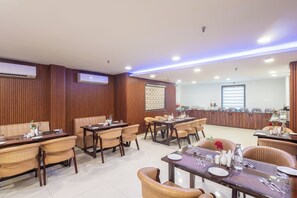 Daily buffet breakfast for a fee - Chhavi Hotels (Noida)