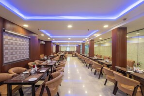 Daily buffet breakfast for a fee - Chhavi Hotels (Noida)