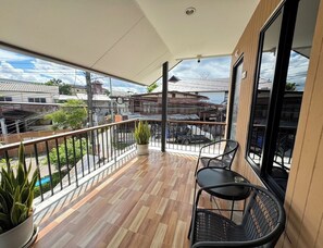 Habitación doble estándar, vista a la ciudad | Balcón