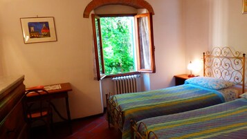 Deluxe Apartment | Individually furnished, free WiFi, bed sheets