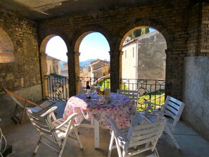 Outdoor dining - Scappo in Umbria, La Loggia (Amelia)