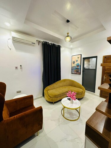 Mini Flat with Starlink Internet & Pool