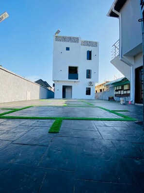 Front of property - Mini Flat with Starlink Internet & Pool (Lagos)