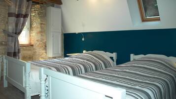 2 slaapkamers, een strijkplank/strijkijzer, reisbedje, gratis wifi