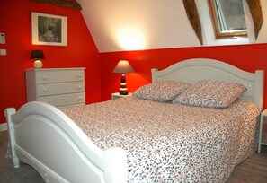 2 chambres, fer et planche à repasser, lit parapluie, Wi-Fi gratuit