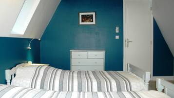 2 bedrooms, iron/ironing board, travel cot, free WiFi