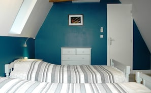 2 bedrooms, iron/ironing board, travel cot, free WiFi