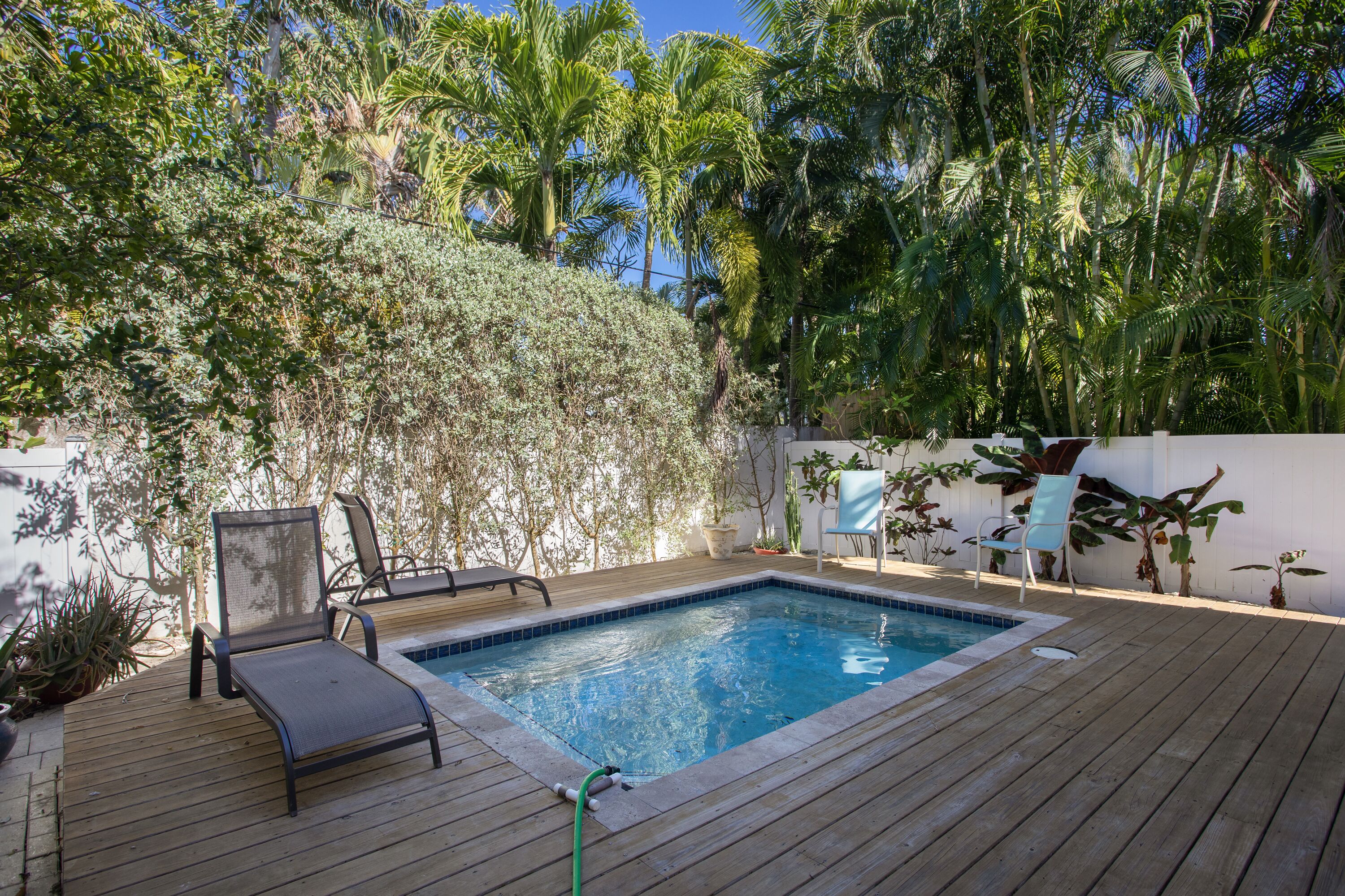 Een verwarmd zwembad