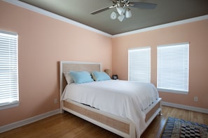 3 bedrooms, desk, free WiFi, bed sheets