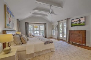 3 Schlafzimmer, Schreibtisch, Bügeleisen/Bügelbrett, WLAN