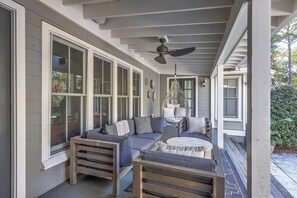 Outdoor dining - Mt Pleasant Getaway with Heated Pool, Close to Sullivan’s Island & Downtown (Mt Pleasant)