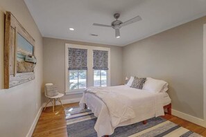 3 bedrooms, desk, iron/ironing board, WiFi