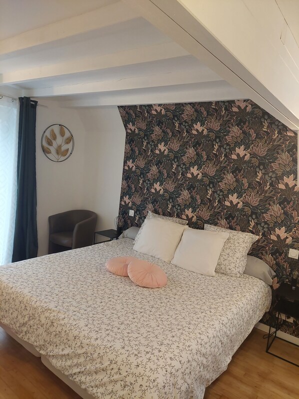 1 Schlafzimmer, Schreibtisch, Reisekinderbett, kostenloses WLAN