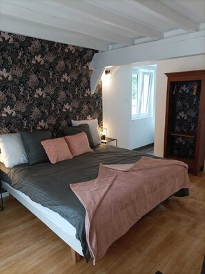 1 Schlafzimmer, Schreibtisch, Reisekinderbett, kostenloses WLAN