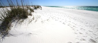 No ADDED Fees!☀️🌊Private Beach Access