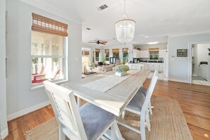 Dining - Book for Spring & Summer☀️🌊Private Beach Access (Destin)