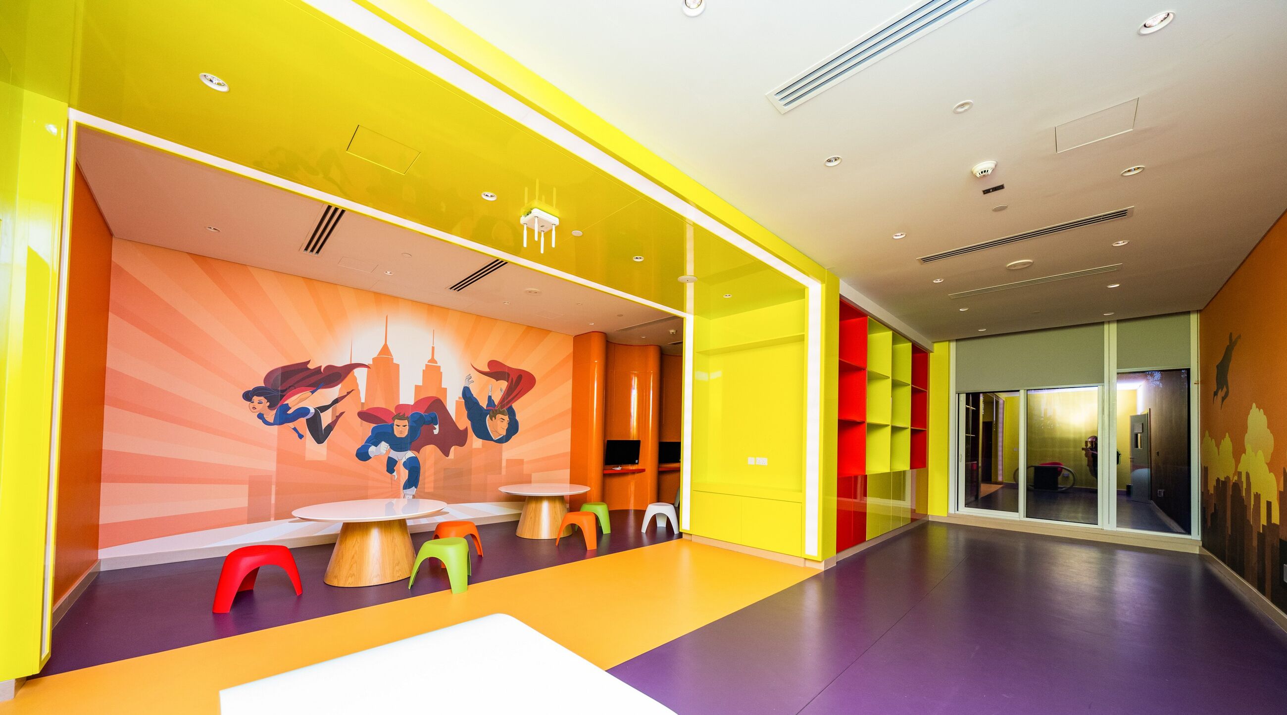 Zona de juegos infantil cubierta