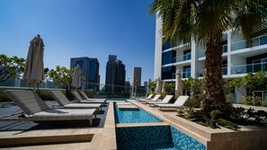 Outdoor pool - Elegant Studio Living in Privé (Dubai)