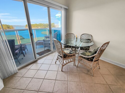 Direct Bayfront 3 Bedroom Condo with Rooftop Pool! Just a few blocks to the beach and ocean! Amazing Sunsets! Sunset Pointe 204