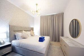 3 bedrooms, in-room safe, iron/ironing board, free WiFi - New Arabian Apartment Burj Khalifa View (Dubai)