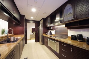 Microwave, dishwasher, cookware/dishes/utensils