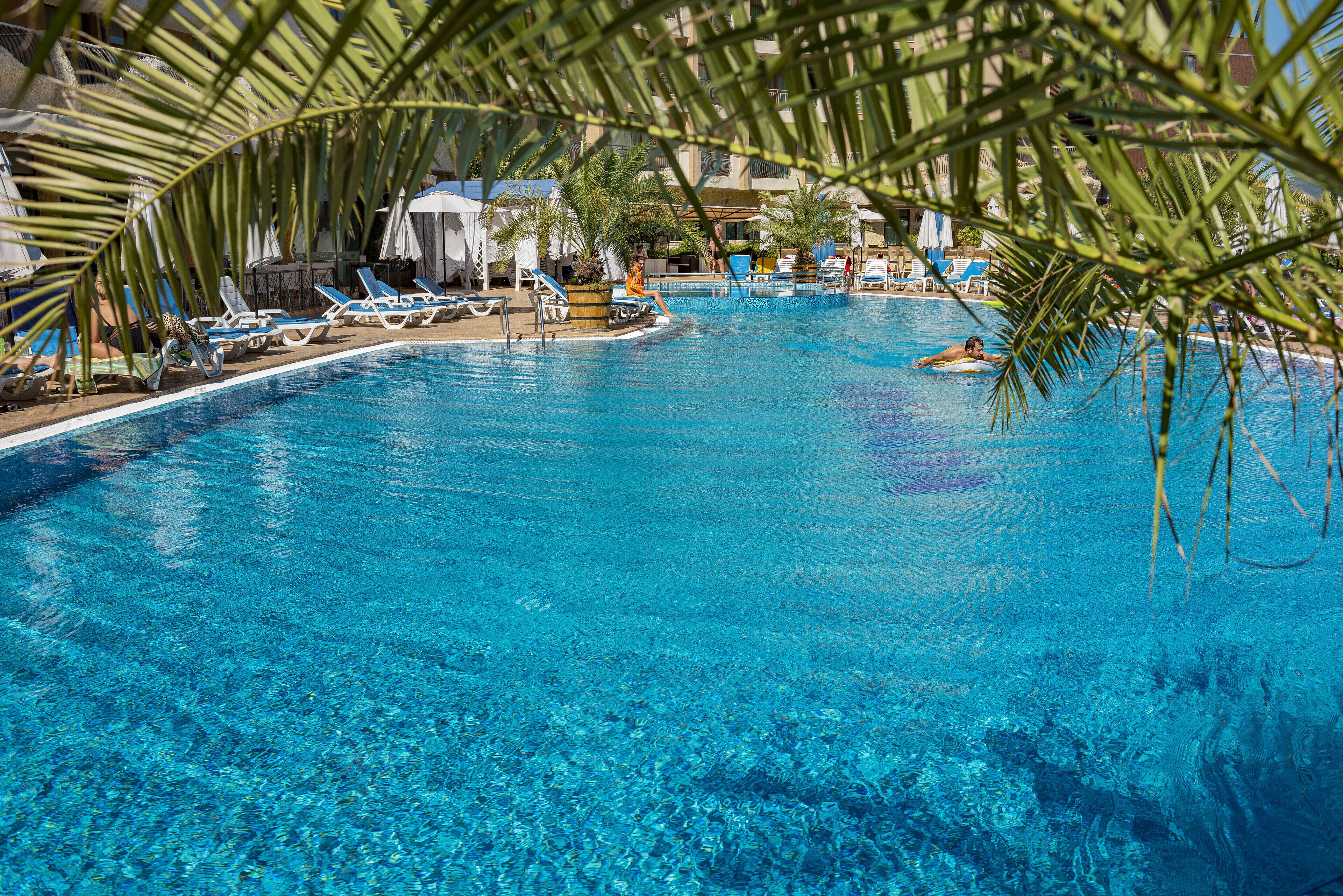 حمّام سباحة خارجي