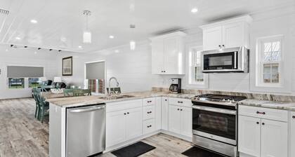 Downtown Florida Cottage Sleeps 6