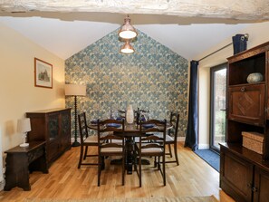 Dining - The Dunnit@manor Farm (Salisbury)