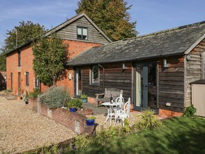 Cottage | Exterior - The Dunnit@manor Farm (Salisbury)
