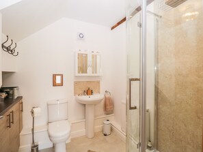 Shower - The Dunnit@manor Farm (Salisbury)