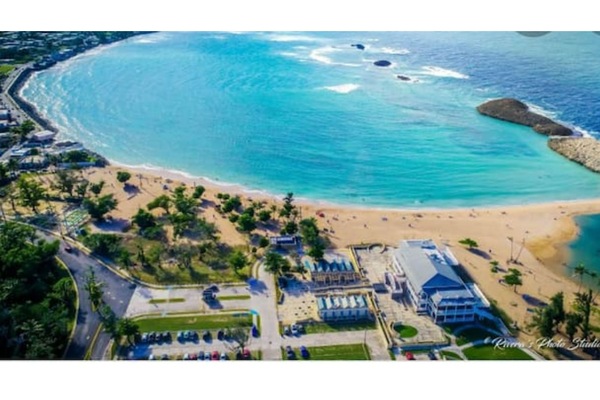 Chaises longues, serviettes de plage