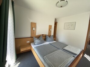 1 bedroom, in-room safe, iron/ironing board, free WiFi