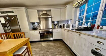 No.10 in Epsom (5 bed house) close to common & Horton Park