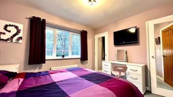 5 bedrooms, WiFi, bed sheets