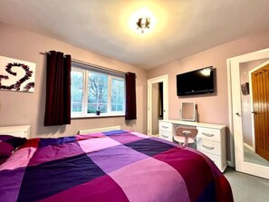 5 bedrooms, WiFi, bed sheets