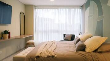 1 Schlafzimmer, Zimmersafe, Schreibtisch, Bügeleisen/Bügelbrett