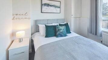 3 bedrooms, iron/ironing board, free WiFi, bed sheets