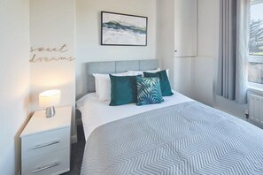 3 bedrooms, iron/ironing board, free WiFi, bed sheets