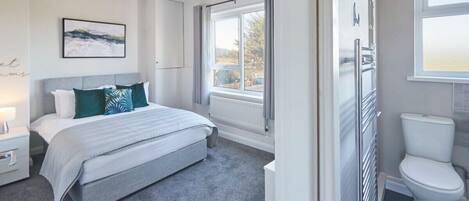 3 chambres, fer et planche à repasser, Wi-Fi gratuit, draps fournis