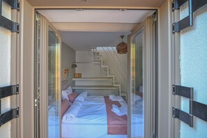 3 chambres, coffres-forts dans les chambres, fer et planche à repasser