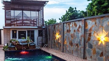 Kolam renang outdoor