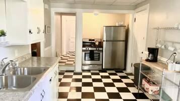 Micro-ondes, four, plaque de cuisson