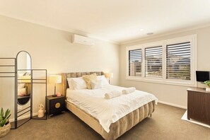 4 多间卧室、熨斗/熨衣板、WiFi、床单