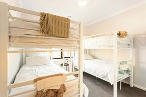 4 Schlafzimmer, Bügeleisen/Bügelbrett, WLAN, Bettwäsche