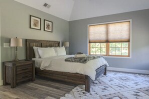 4 Schlafzimmer, Zimmersafe, Schreibtisch, Bügeleisen/Bügelbrett