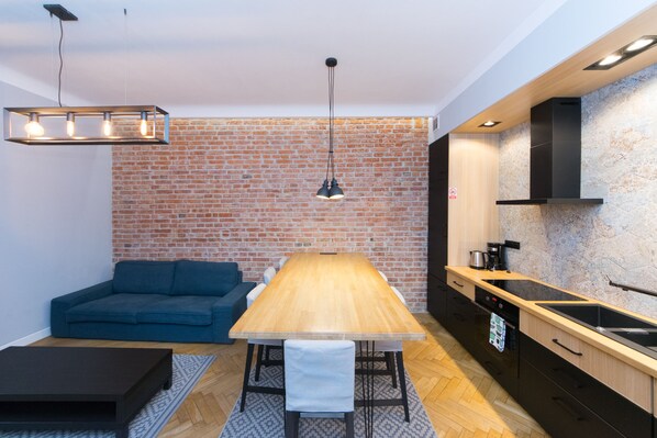 Apartamento de diseño | Zona de estar | Televisión LCD de 40 pulgadas con canales por cable, una televisión