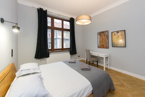 Departamento de diseñador | 3 habitaciones, escritorio y espacio para trabajar con laptop 